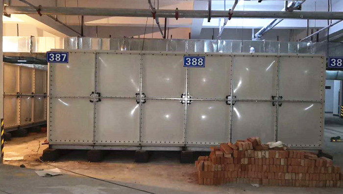 養(yǎng)殖場用的玻璃鋼水箱